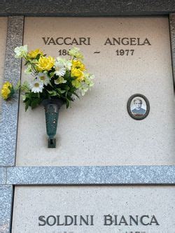 Angela Vaccari .